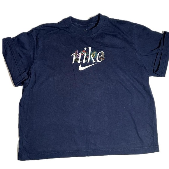 Nike Sportswear Navy T-Shirt Women’s Medium Short Sleeve Top Flowers Floral - Picture 1 of 5